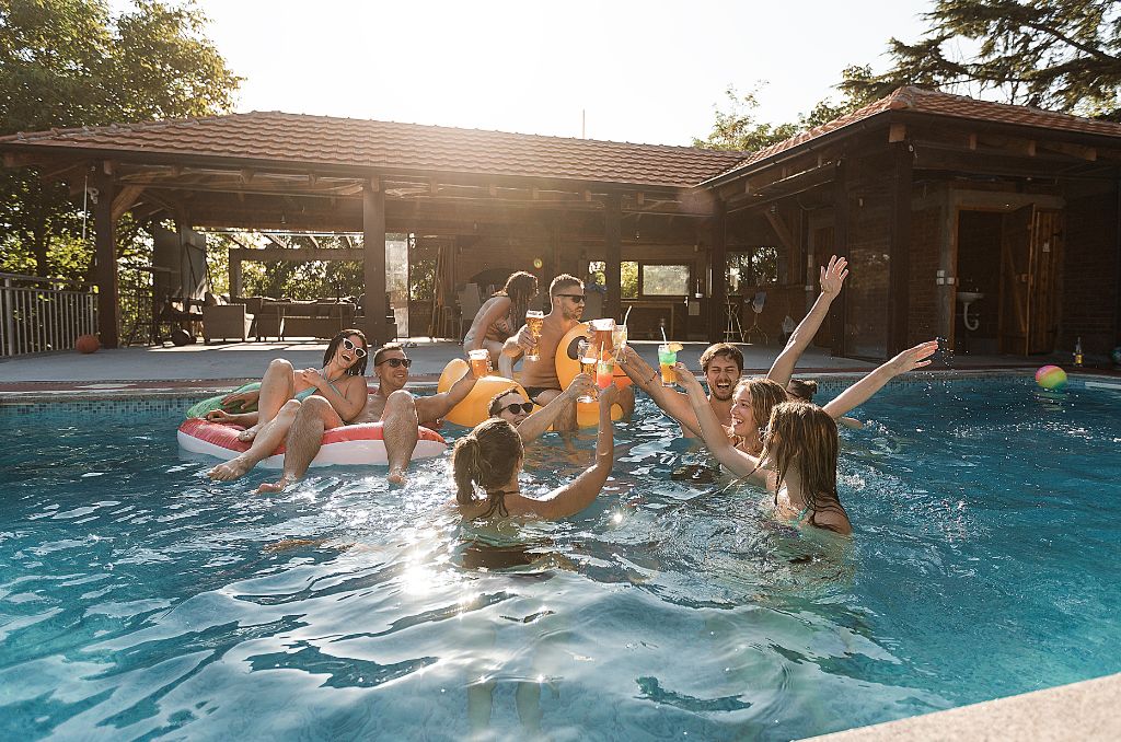 10 Fun Poolside Party Ideas for Adults (That Actually Impress)